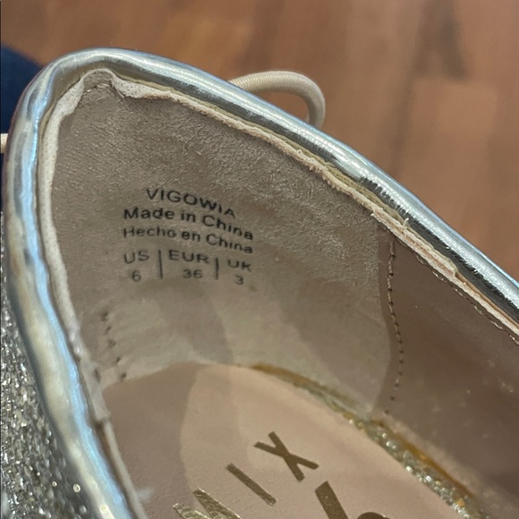 Mix No. 6 Women's Sparkling Silver Flats - Picture 8 of 10